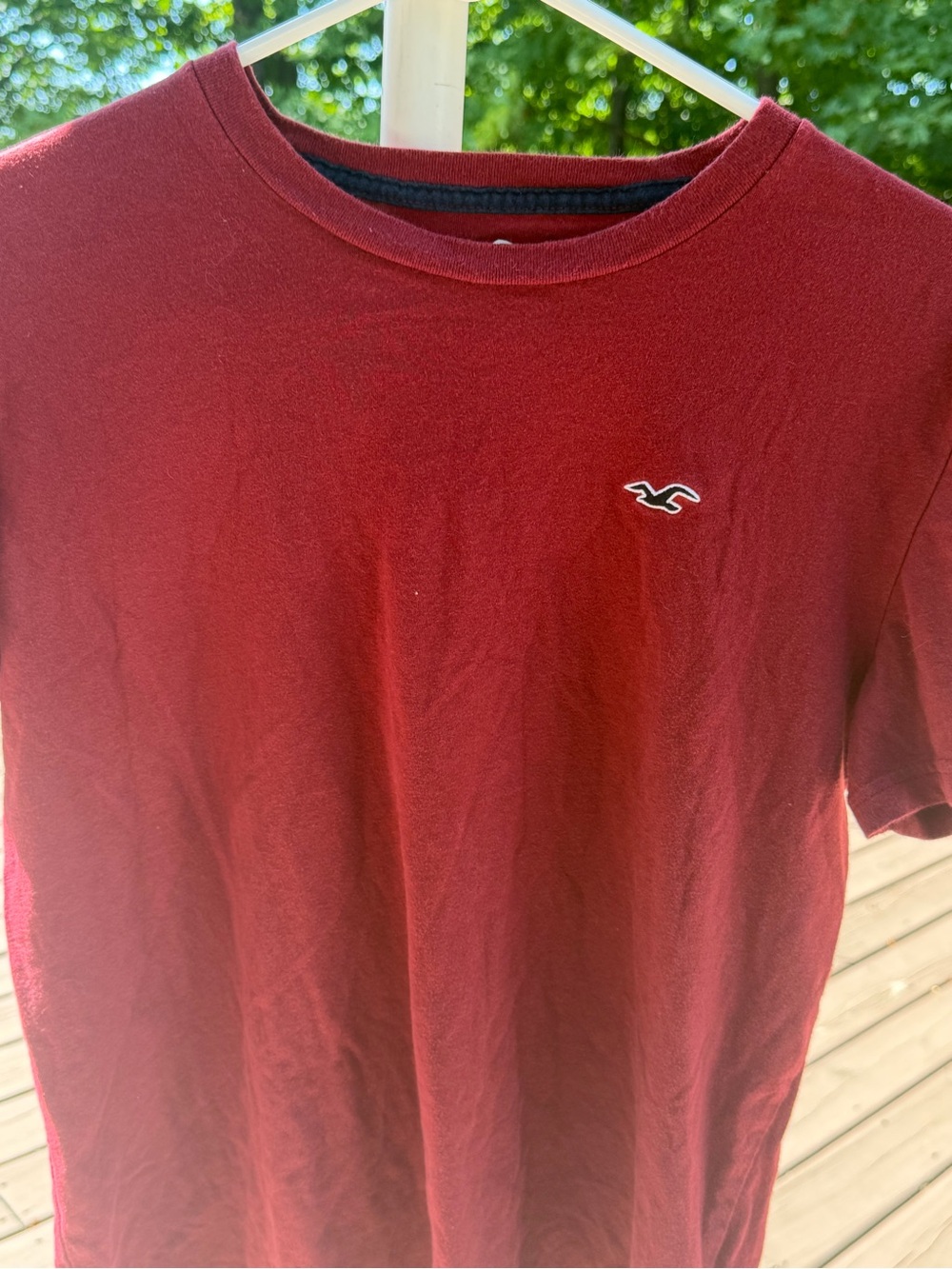 Hollister Men's Short Sleeve Tee in Burgundy with Logo